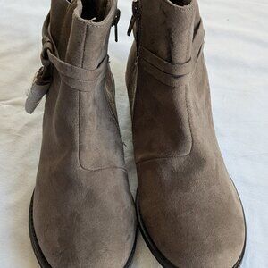 Cynthia Rowley taupe ankle boot,  size 5